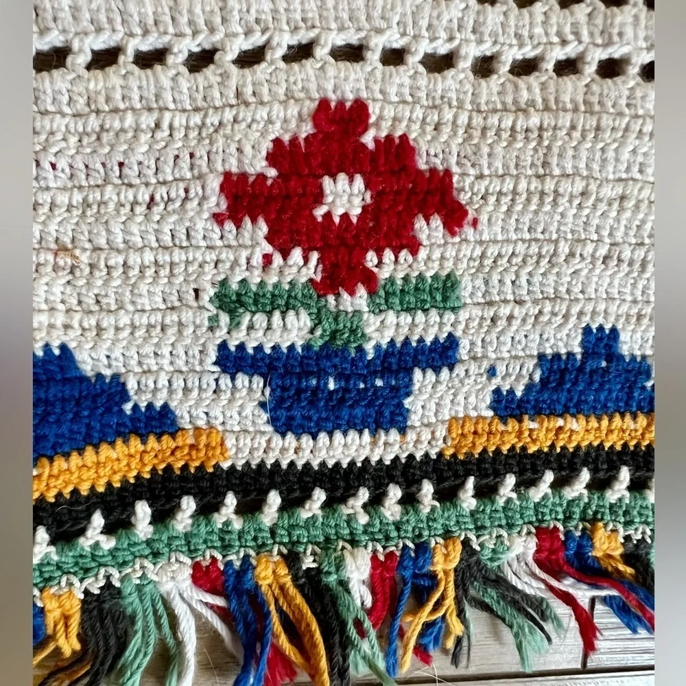 Vintage Crochet Set of 4 Placemats and Table Runner with Fringe and Flower Motif
